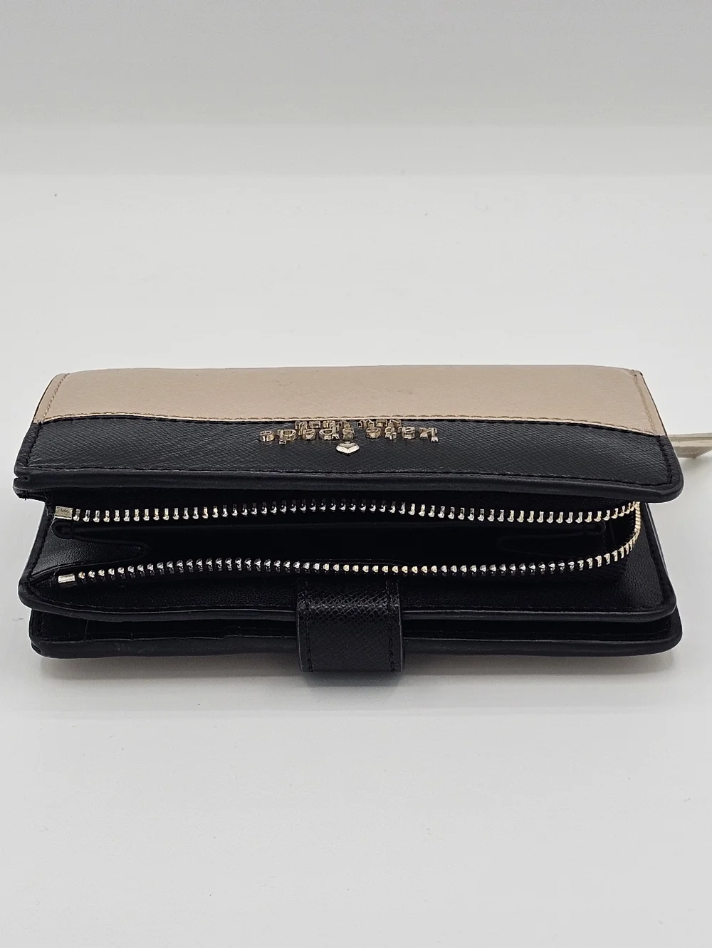 KATE SPADE Black and Beige Colorblock Compact Pebbled Leather‎ Wallet